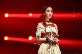 娄艺潇演唱一首《最好的朋友在身边》堪比职业歌手！被演员耽误了视频封面