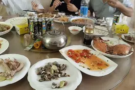 在浙江乐清东海观音礁乘坐游艇看大海，渔家乐品尝海鲜太过瘾视频封面