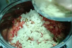 小容秘制小小的酸西红柿，方法简单保存一年都不会坏掉