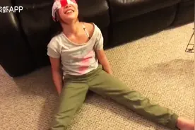 外国小朋友收到小狗做礼物，泪奔视频封面