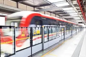 为何美国纽约地铁能24小时通行，中国地铁却不行？又长见识了