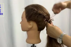 美出天际的侧刘海编发，你不妨试一下