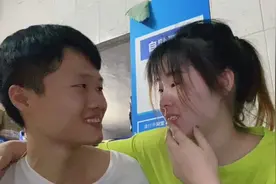 小伙为了不让女友自卑，花20000元给她割双眼皮，她会想去吗？