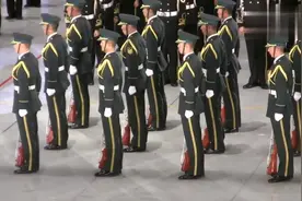 日本仪仗队齐唱国歌，还未开始一阵掌声！视频封面