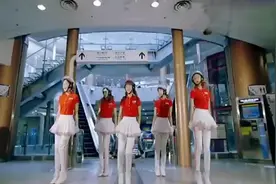 韩国女团《BarBarBar》