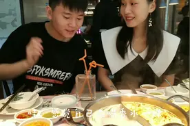 姐弟第一次网红店吃饭，菜品和服务你打几分，最后结账你们看值吗视频封面