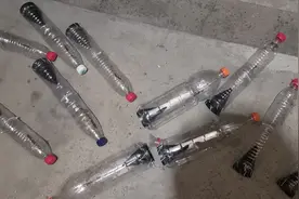 看看农村小伙利用废弃矿泉水瓶制作的黄鳝笼。视频封面