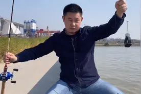 Apple Watch Series 6苹果手表3米防水测试。视频封面