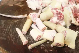 广西红烧狗尾巴，原来都是这样做了，难怪出锅那么好吃