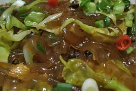 值得收藏的干烧粉条做法，只需简单炒一炒，软糯入味又下饭