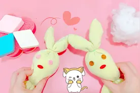 剪开袜子来做玩偶，超可爱的解压小兔子，就怕会被妈妈发现视频封面