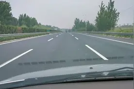 临沂长深高速上的一景，摩托车也能上高速，速度竟然？视频封面