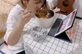 90后北漂女孩住在五环外，每天按时按点吃饭，作息规律，真好！视频封面