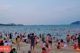 较场尾海湾，500米内只有2米左右深，是深圳最浅的海滨浴场真好玩