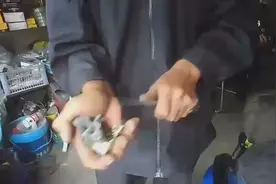 电动车的座包锁锁不住开启不灵怎么维修？老师傅的这一招简单易学