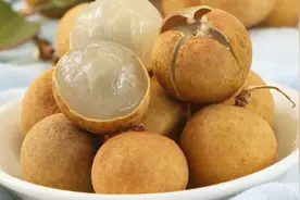 龙眼这样剥简单不伤手，三步就搞定！但记住不是所有人都适合吃！