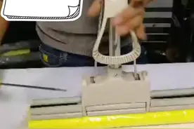 亮彩胶棉拖把棉头替换方法