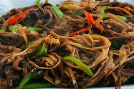 黄花菜最好吃的做法，一泡一焯一炒味道鲜美，简单易学营养丰富