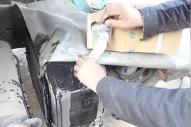 大货车运输中为啥加尿素水，有啥作用？费用有多高？让司机告诉你视频封面