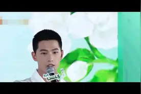 杨洋白衬衫显完美直角肩 谈新剧角色盼传递正能量