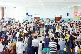 毕业生离校前，学院老师食堂合唱《再见》送别离校学子，泪目视频封面