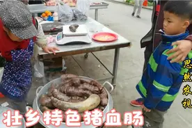 南宁隆安叮当赶集，品尝壮乡特色猪血肠和南瓜火龙果饼，太好吃了视频封面