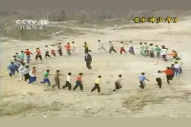 宋江武术学校，学生不服新来的教练要比赛，教练一人打全班42人