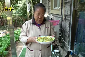 老妈妈教木瓜炒鸡蛋，多了这几个步骤，炒蛋滑嫩又松香，收藏了