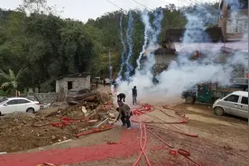 广西扶贫县某村结婚大喜日子放鞭炮炮烟花爆竹当红地毯视频封面