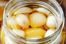 蜂蜜泡大蒜太厉害了，原来还有厉害的作用，学到就赚大了视频封面