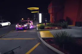 开跑车去麦当劳,点餐方式让服务员懵圈了,手机拍下了这霸气一幕视频封面