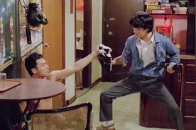 潇洒哥惨遭星爷报复，分分钟就被扒了个精光，最后连条内裤都不剩视频封面