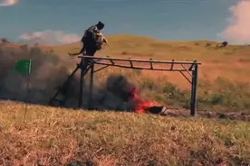 委内瑞拉陆军特种学院，猎人学校生死障碍科目训练。