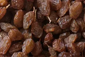 带籽吃的葡萄干，籽对人血管血压有调节作用，抗氧化保护大脑。视频封面