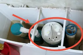 蹲厕水箱漏水一直流蓄不了水，只要转一转就搞定