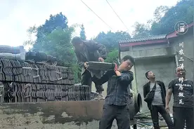 四川农村建房，200平米的别墅琉璃瓦需要多少？2.5元一张感觉贵吗视频封面