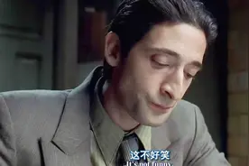 犹太人亲眼看见德国纳粹从高楼扔下坐轮椅的老人，失声痛哭