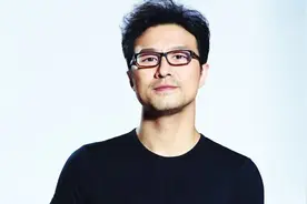 汪峰不戴眼镜，被曝大小眼严重，惹网友争议