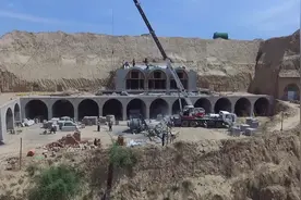 陕北煤老板修窑洞，不一样的材料，黄土地上的一道风景线！