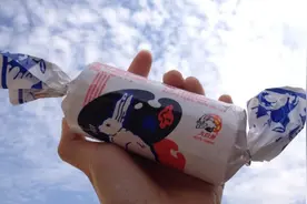 意大利出名糖果叫阿尔卑斯，日本的叫不二家，它是中国糖果扛把子视频封面