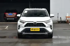 指导价20.48万，配2.0L自然吸气发动机，体验2021款RAV4荣放图片