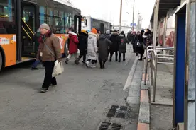 东北沈阳已经是三九天了，冻的直哆嗦，看看街上行人都穿些什么视频封面