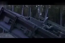 早就给你说了得加个后视镜你不加，看吧后面来导弹都看不到