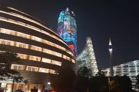 打卡郑州大玉米楼，带你到58楼观光层俯瞰郑州最美夜景，流连忘返