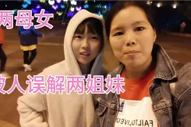 宝妈带3个萌娃去玩，被人误解成是大姐姐，女儿的回答让人惊呆了视频封面