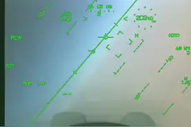 阵风战斗机追逐缠斗F22战斗机飞行员顶着超高G力机动衍射平显视角视频封面