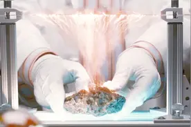 高中女生发现神秘陨石，触摸后获得超能力，身体还发生了变化！视频封面