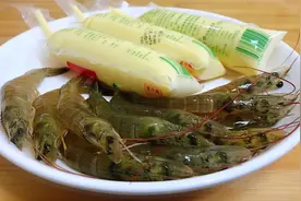 虾难剥？记住这几点很简单，再配上几块豆腐，招待客人有面子！