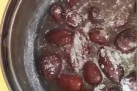 蹊跷！煮红枣竟然煮出白沫，这是怎么回事？红枣还能吃吗？