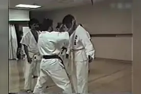 空手道头部攻击法，普通人近身格斗中可方便使用的简单自卫招法视频封面